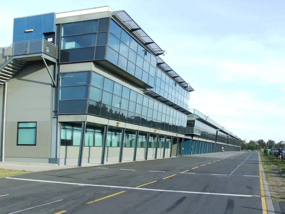 Vy över racerbanan Albert Park Grand Prix Circuit.