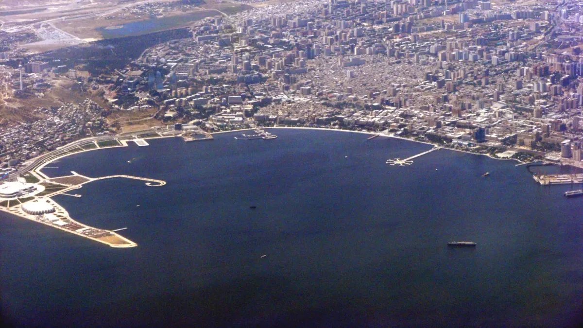 Vy över racerbanan Baku City Circuit.