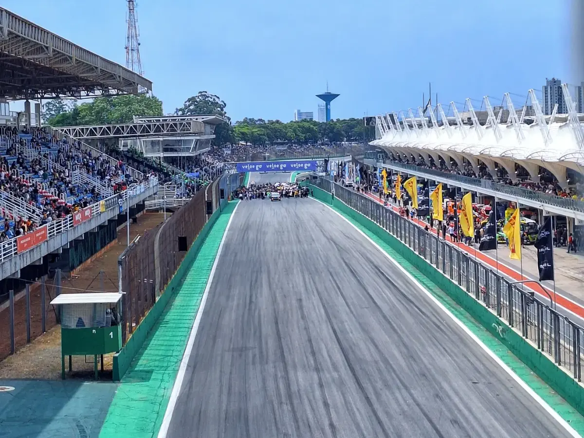 Vy över racerbanan Interlagos.