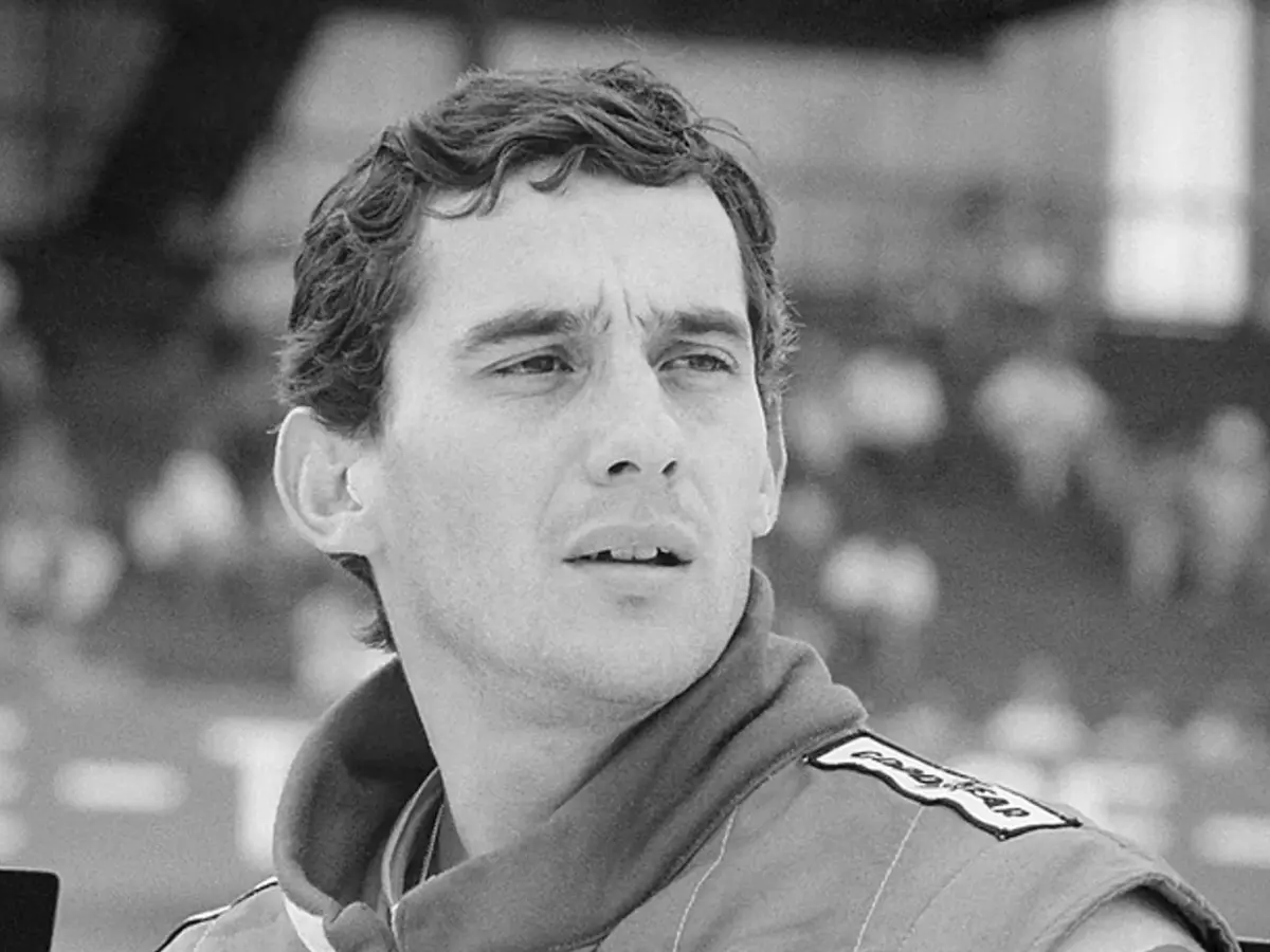 Porträttbild av Ayrton Senna.