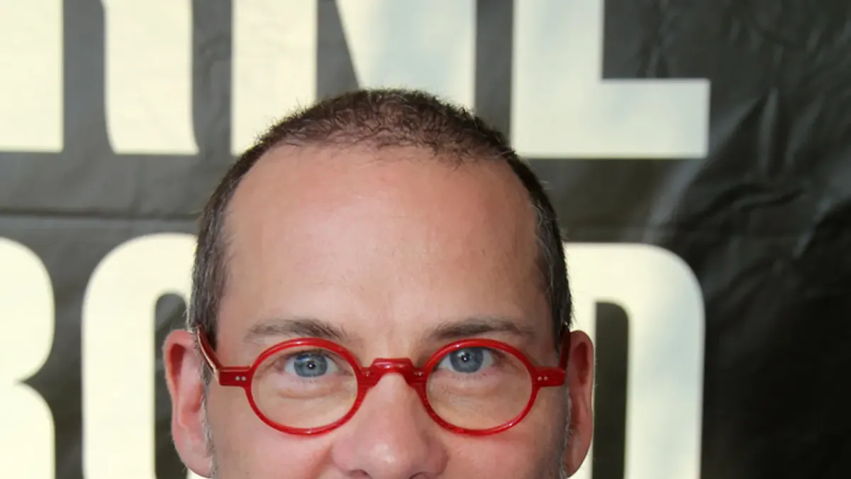 Porträttbild av Jacques Villeneuve.