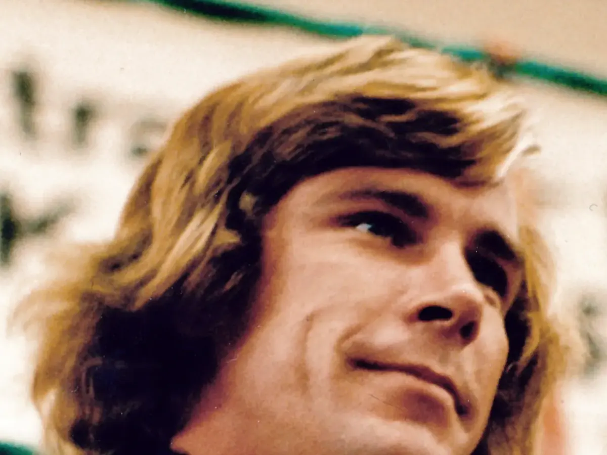 Porträttbild av James Hunt.