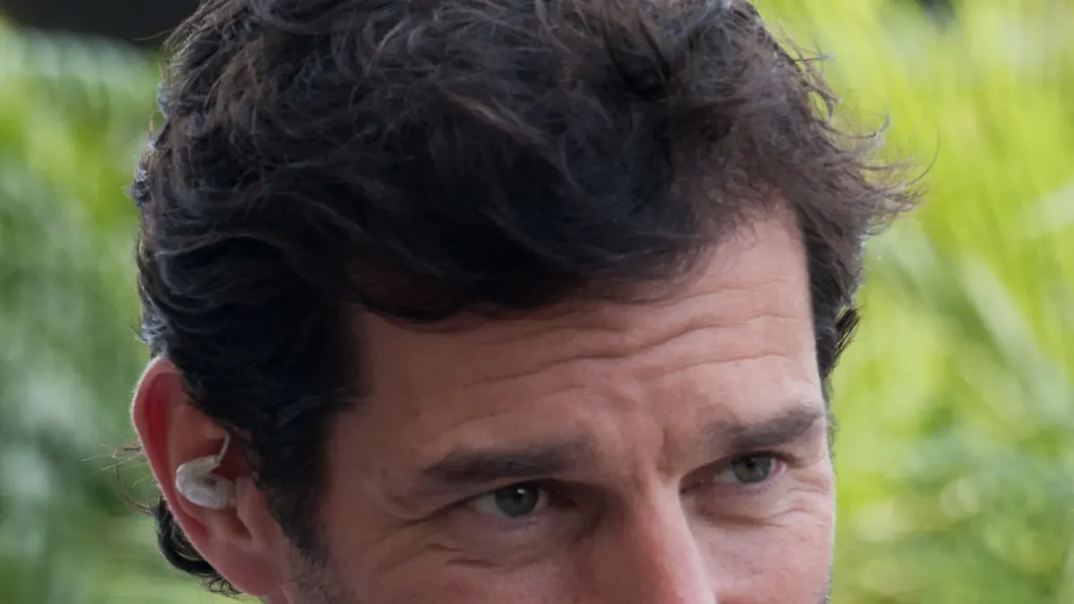 Porträttbild av Mark Webber.