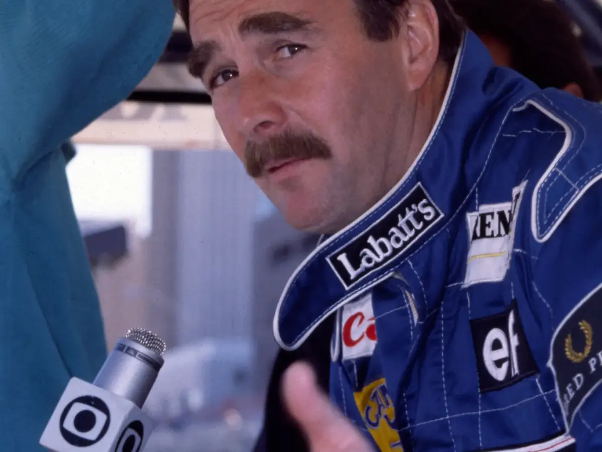 Porträttbild av Nigel Mansell.