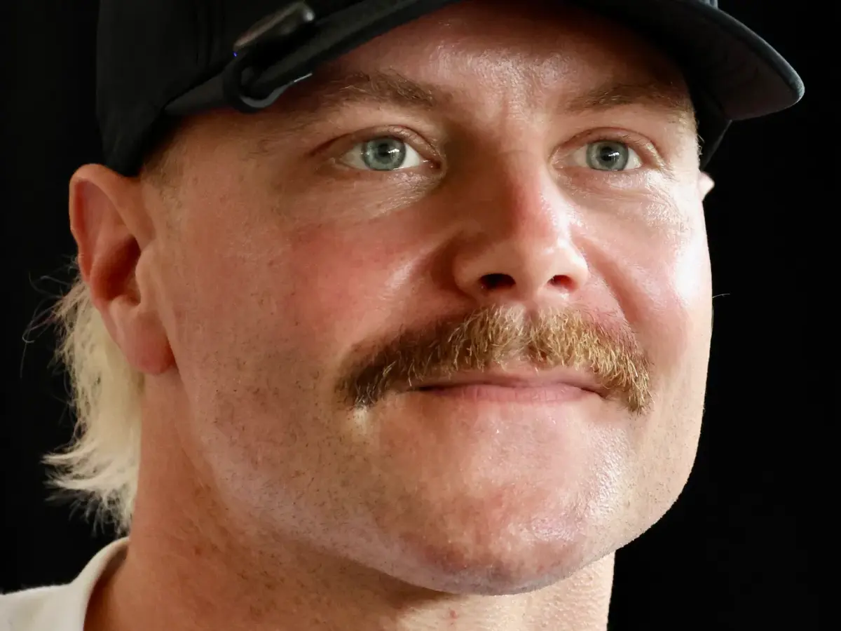 Porträttbild av Valtteri Bottas.