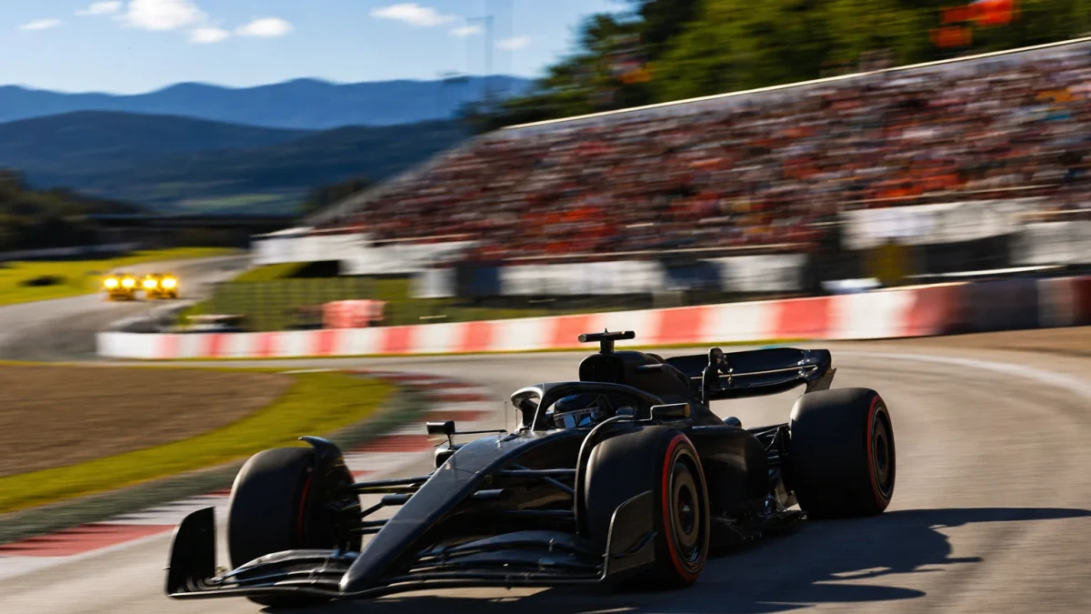 Formelbil under kvalpass inför Miamis GP.