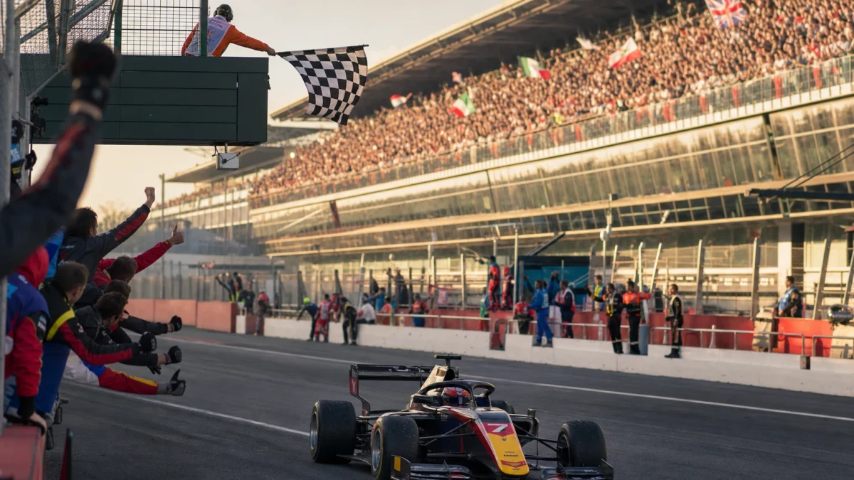 Formelbilar som tävlar om poäng i ett Grand Prix