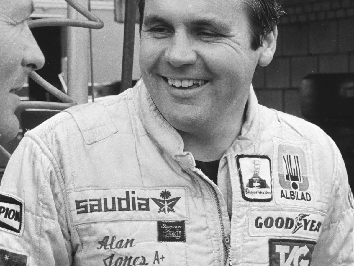 Alan Jones under träningen inför Nederländernas Grand Prix 1980